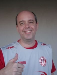 Alex Escobar (presenter)
