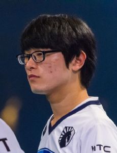 Piglet (League of Legends player)
