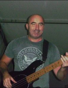 Tony McGuinness (musician)