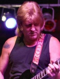 Paul Chapman (musician)