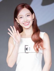 Im Nayeon