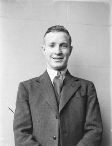 Clive Selwyn Davis