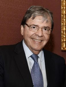Carlos Holmes Trujillo