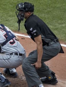 Roberto Ortiz (umpire)