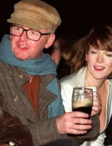Anna Friel and Chris Evans