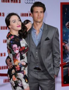 Nick Zano and Kat Dennings