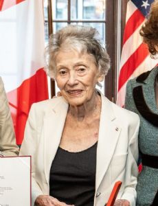 Lily Renée