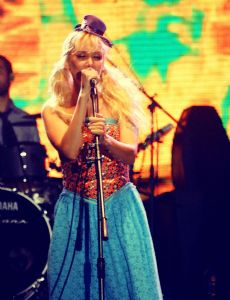 Gökçe (singer)