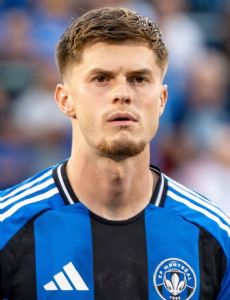 Tom Pearce (footballer)
