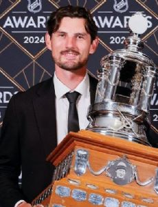 Connor Hellebuyck