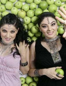 Inga and Anush Arshakyans