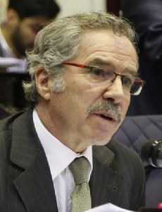 Felipe Solá