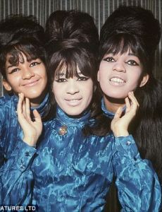 The Ronettes - Presenting the Fabulous Ronettes Featuring Veronica ...