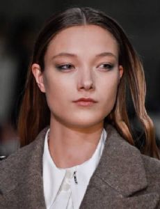 Yumi Lambert