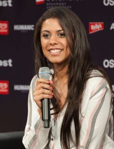 Mélanie René