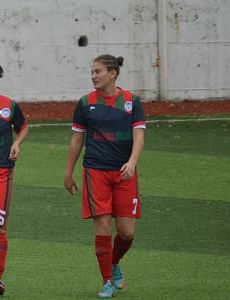 Ayşe Önal (footballer)