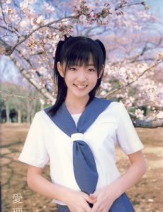 Airi Suzuki