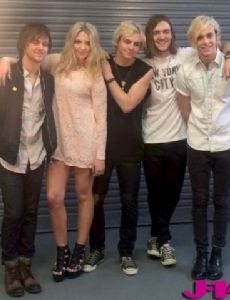 R5 (family band)