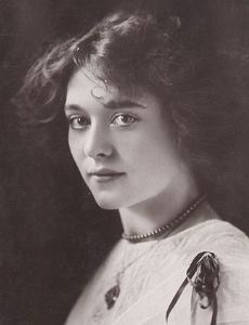 Eva Carrington