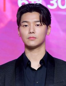 Kang Min-hyuk