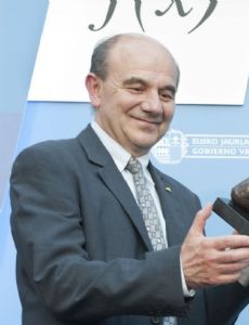 Luis Vega (mathematician)