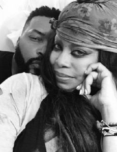 Erykah Badu and Carl Jones