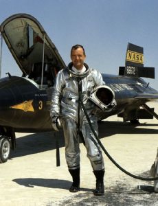 Bill Dana (pilot)