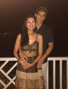 Wendi Deng and Bertold Zahoran