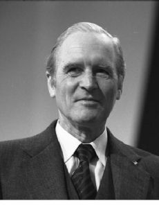 Karl Carstens