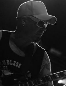 Steve White (guitarist)
