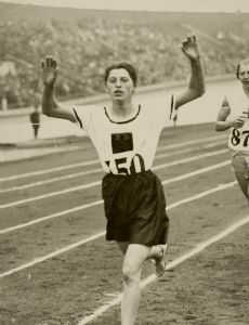 Marie Dollinger