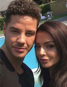 Kady Mcdermott and Scott Thomas (Love Island)