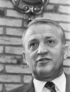 István Kovács (footballer born 1920)