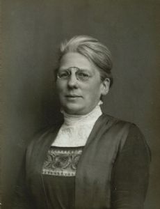 Nina Bang