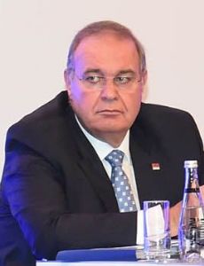 Faik Öztrak