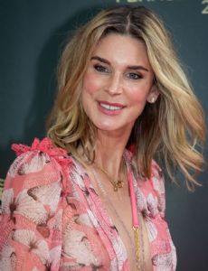 Claudelle Deckert
