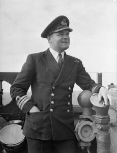 Donald Macintyre (Royal Navy officer)
