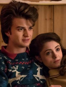 Natalia Dyer and Joe Keery
