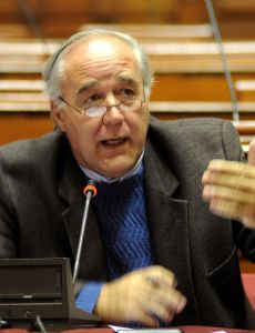 Víctor Andrés García Belaúnde