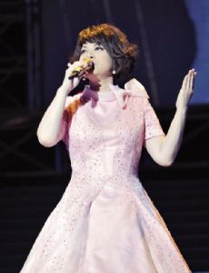 Tsai Chin (singer)