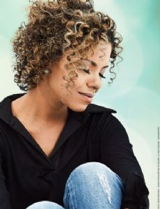 Nívea Soares