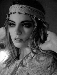 Lola Lennox