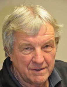Chris Jones (footballer born 1945)