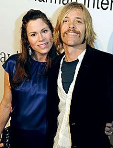Taylor Hawkins and Alison Hawkins