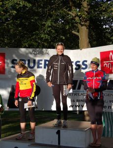 Elizabeth May (triathlete)