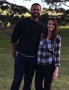 Isaiah Mustafa and Lisa Mitchell (I)