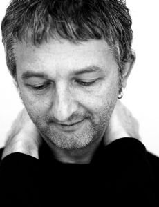 Andy White (singer-songwriter)