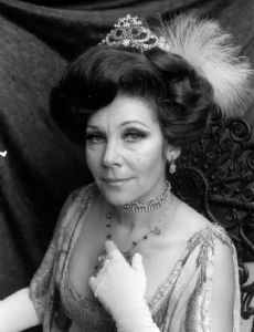 Evelyn Lear