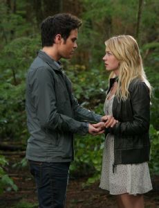 Britt Robertson and Thomas Dekker