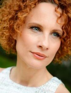 Nóra Teszári